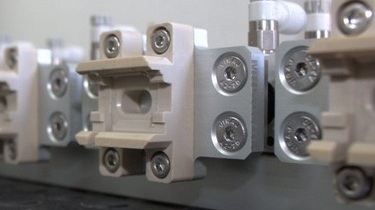 Maquinado en peek y aluminio anodizado